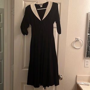 Black, white collared unique vintage dress.